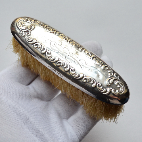Старинная  серебряная щетка для одежды. Серебро 925. 
