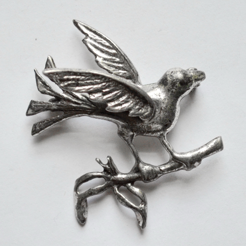 Объемная серебряная винтажная брошь  Птица на ветке.
