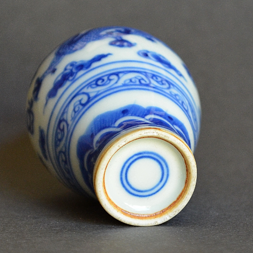 Нюхательный фарфоровый флакон. Китай. 19 век.   Двойное кольцо. Династия Цин (1644 - 1911г.г.). 