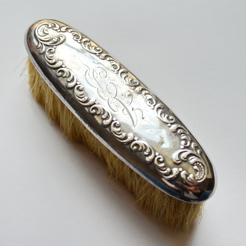 Старинная  серебряная щетка для одежды. Серебро 925. 