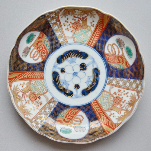 Имари. Фарфоровая тарелка. Япония. 19/20 век. Ручная роспись.