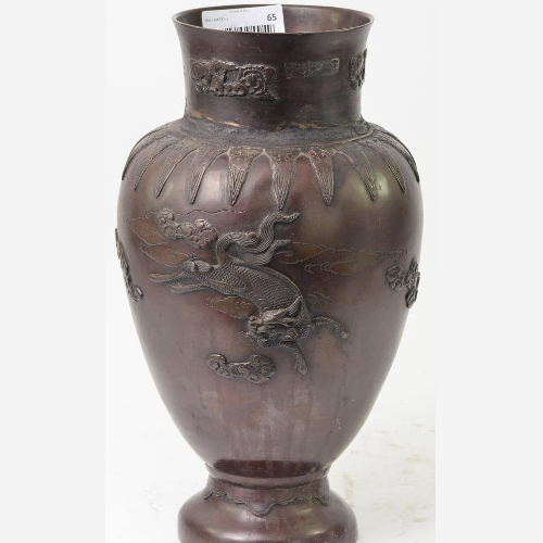 Большая античная бронзовая ваза с мифологическими животными. Китай . 18-19 в.в.. 