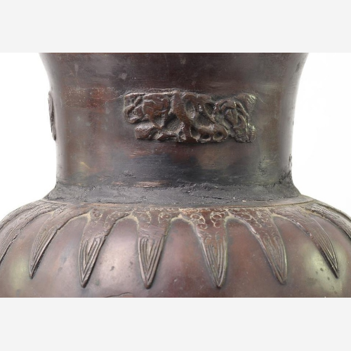 Большая античная бронзовая ваза с мифологическими животными. Китай . 18-19 в.в.. 